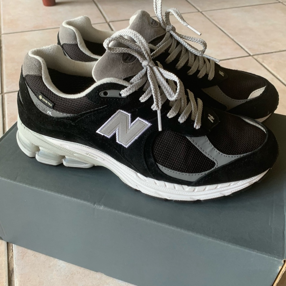 NEW BALANCE 2002R GORTEX MENS 9.5